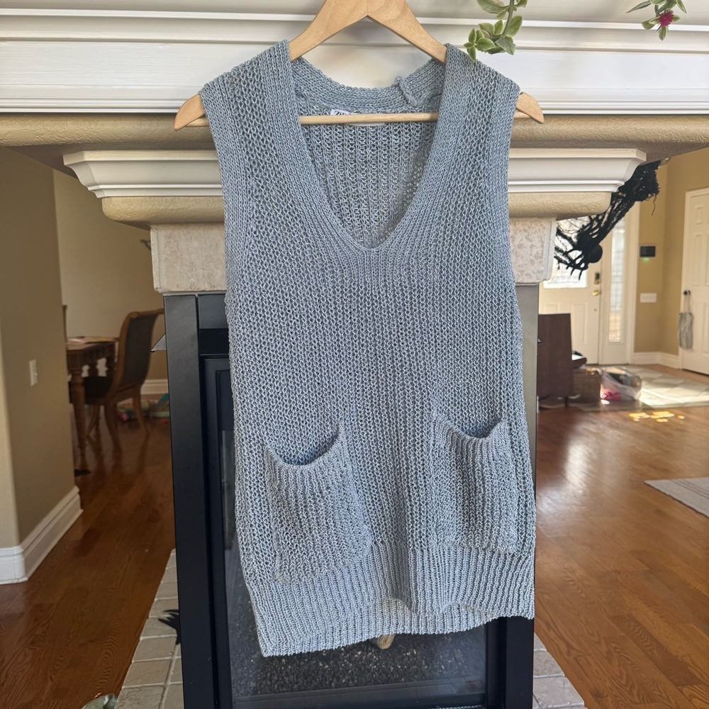 Zara V Neck Sleeveless Knit Pullover Grey Silver Small